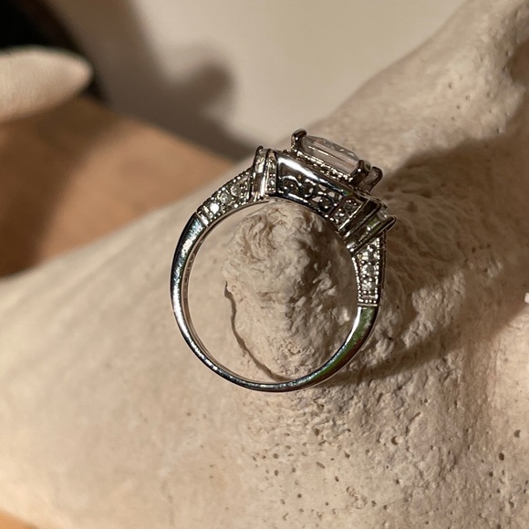 Diamonelle ring - Picture 3 of 9